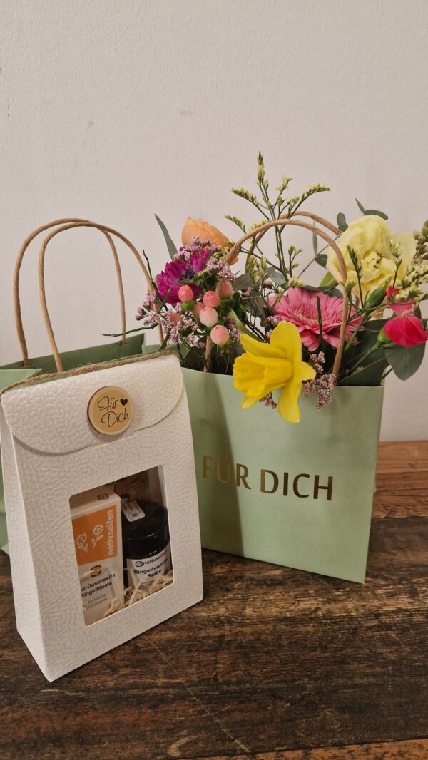 Geschenkset "Blume trifft Nativ-Seife"